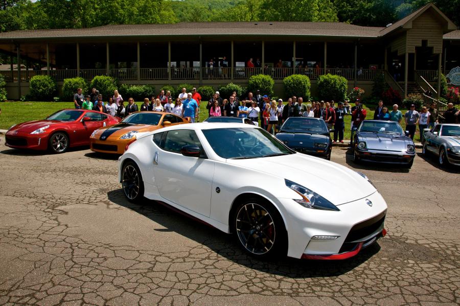  Nissan 370Z Nismo 2015 года  (US) (фото 3 из 62)